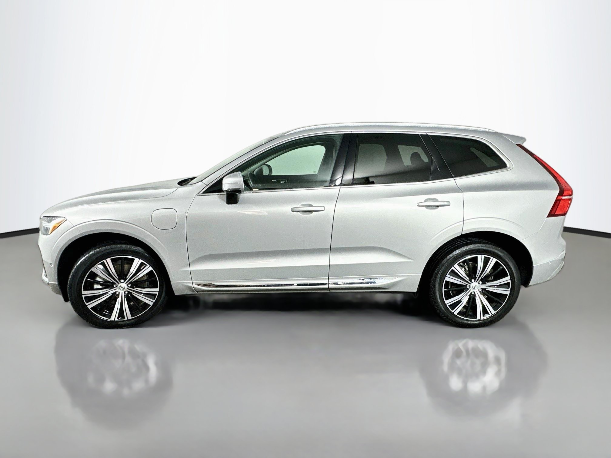 Used 2022 Volvo XC60 T8 Inscription w/ Advanced Package AWD/4WD image 4