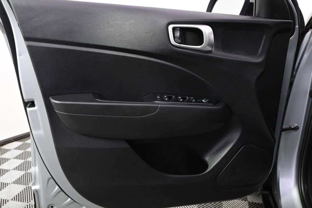 Used 2021 Hyundai Venue SE image 22