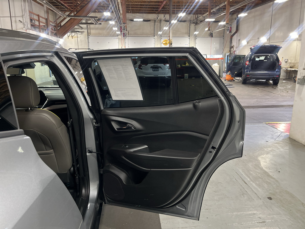 Used 2025 Chevrolet Trax ACTIV w/ Sunroof Package FWD image 22