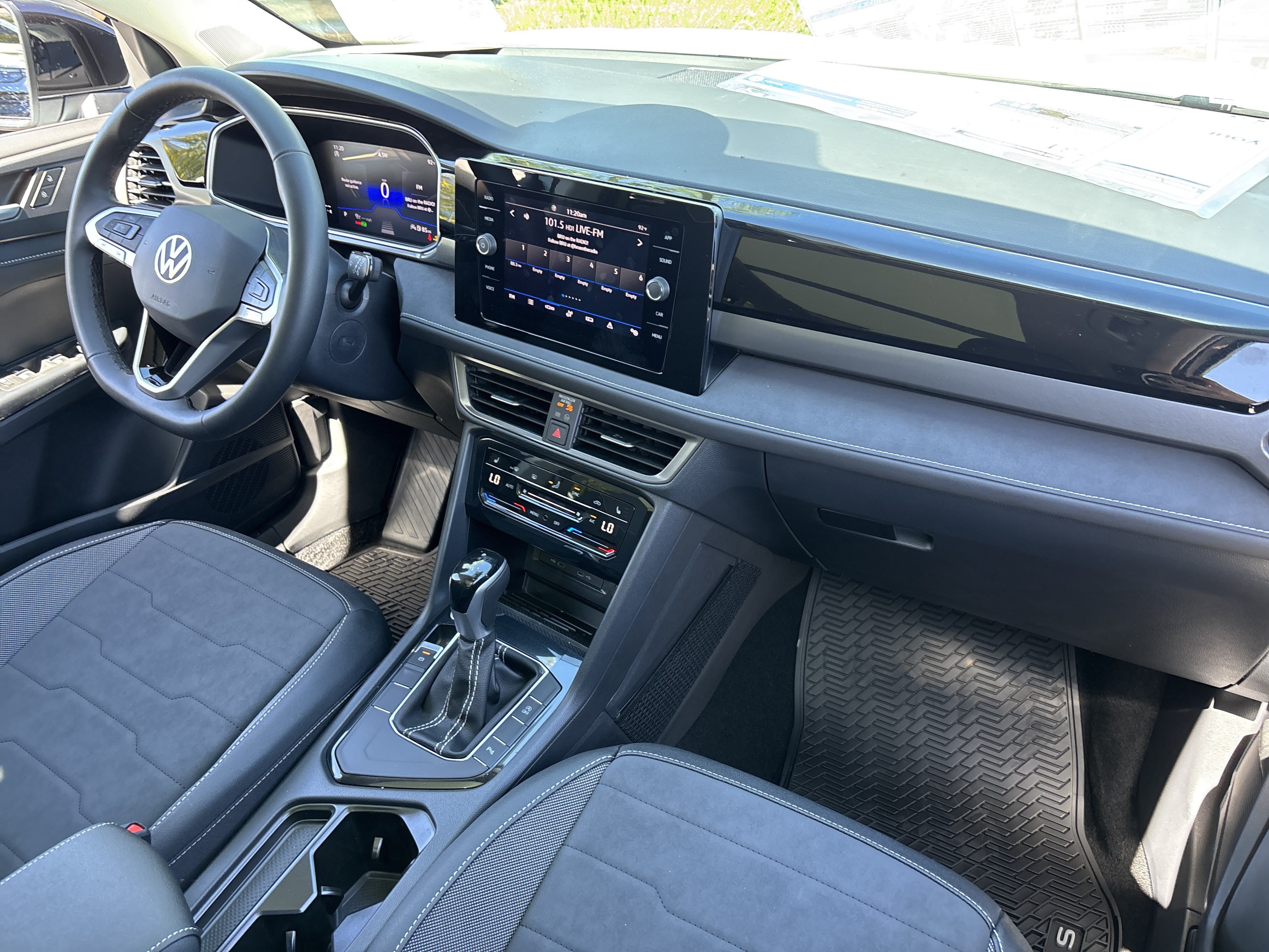 New 2026 Volkswagen Taos SE FWD image 9