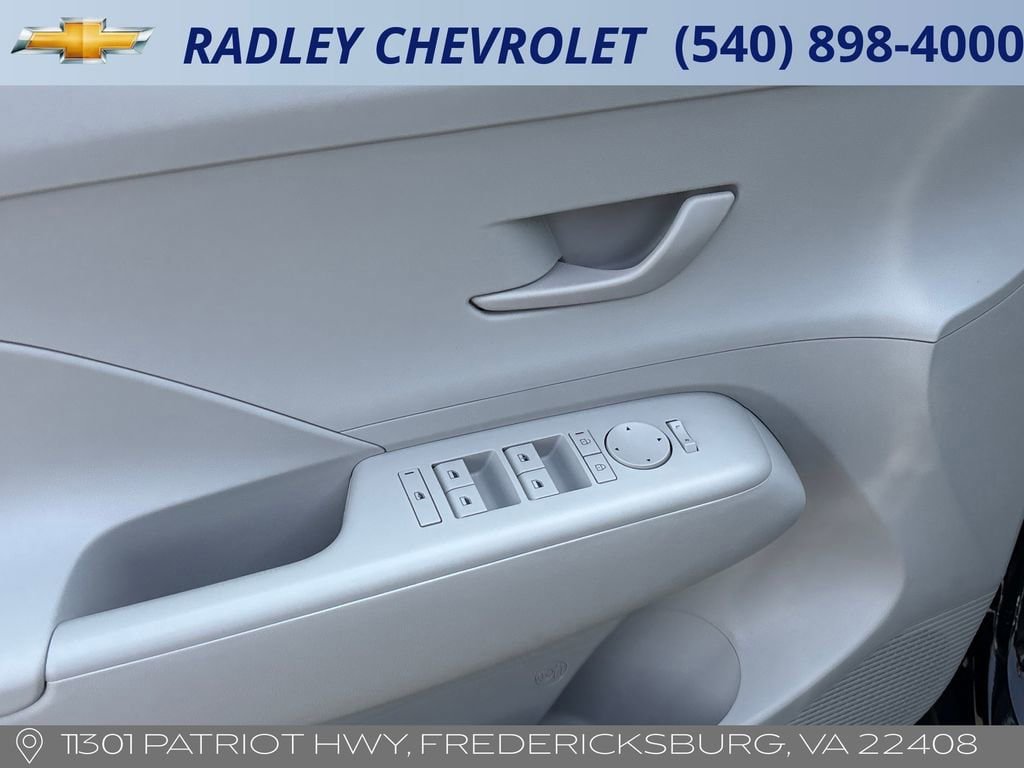 Used 2025 Hyundai Kona SEL FWD image 5