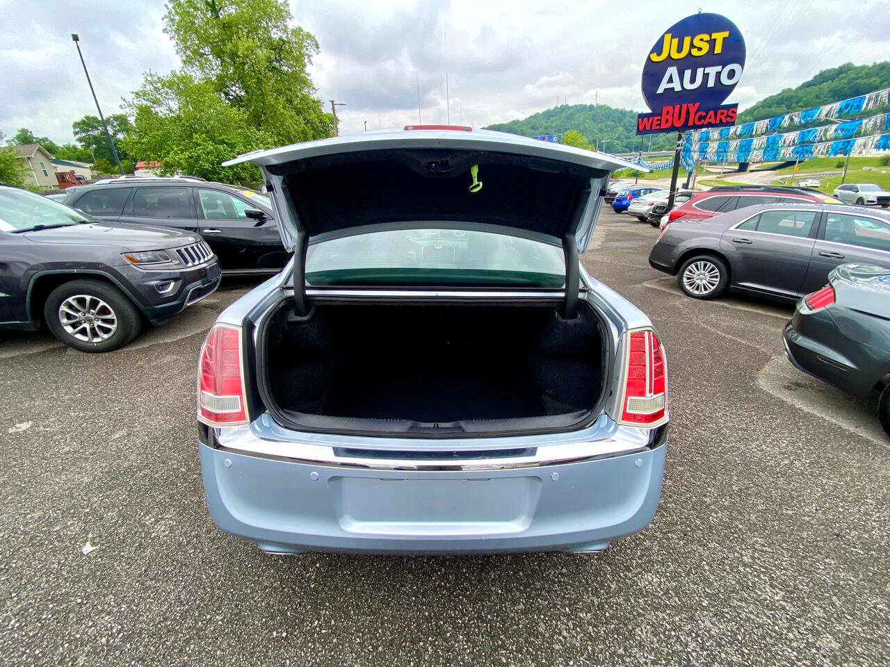 Used 2013 Chrysler 300 AWD w/ Driver Convenience Group image 11