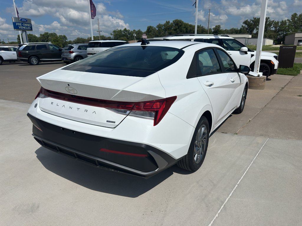 New 2026 Hyundai Elantra Hybrid FWD image 5