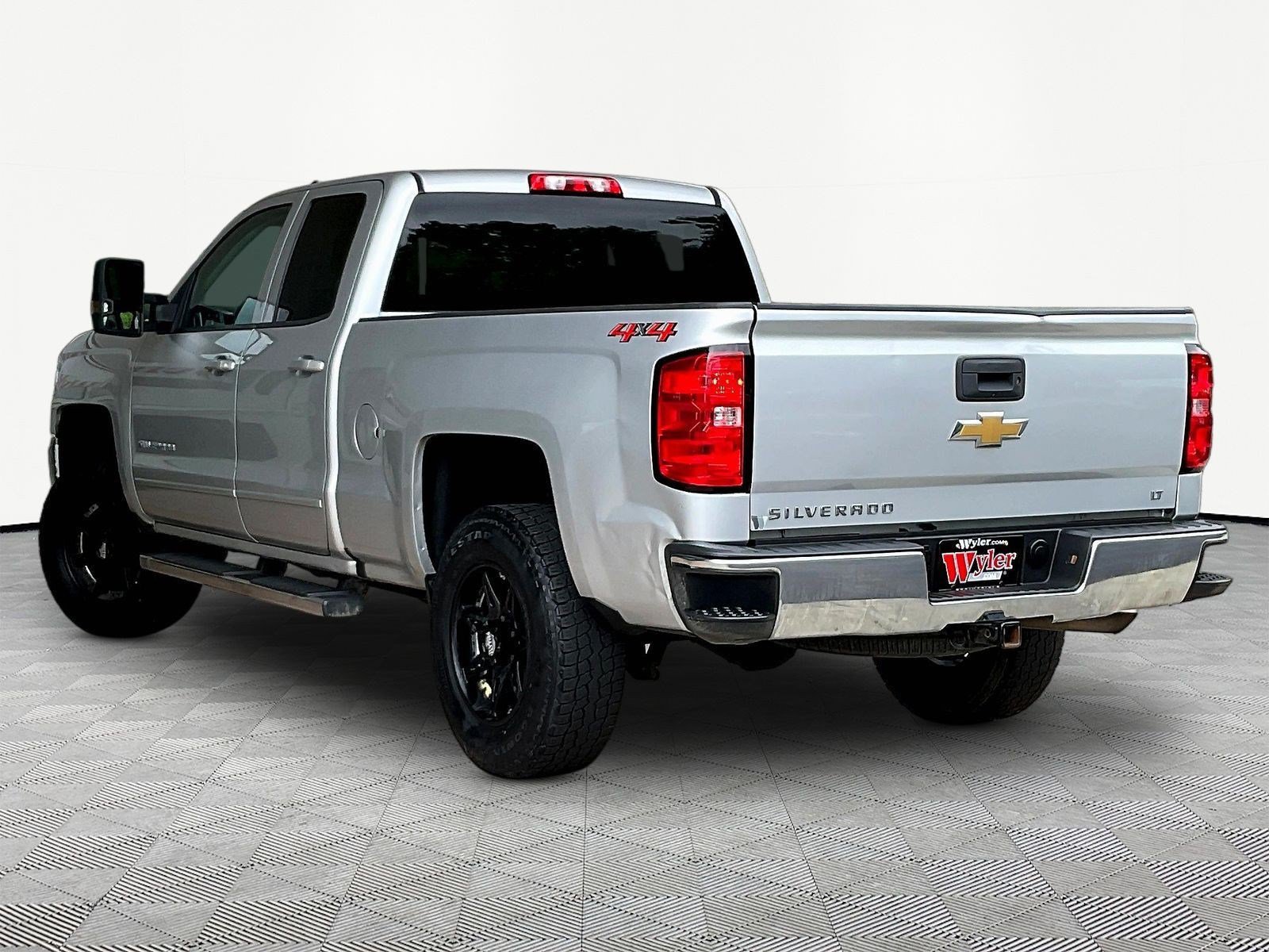 Used 2018 Chevrolet Silverado 1500 LT w/ All Star Edition AWD/4WD image 4
