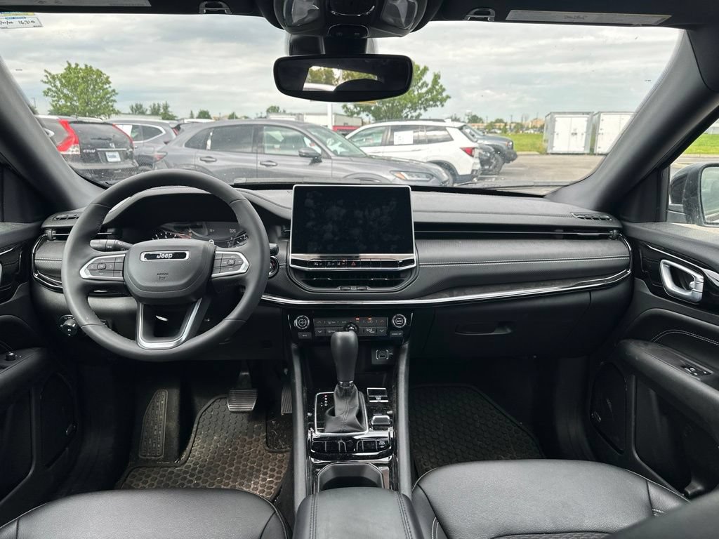 Used 2024 Jeep Compass Latitude w/ Sun and Sound Group AWD/4WD image 19