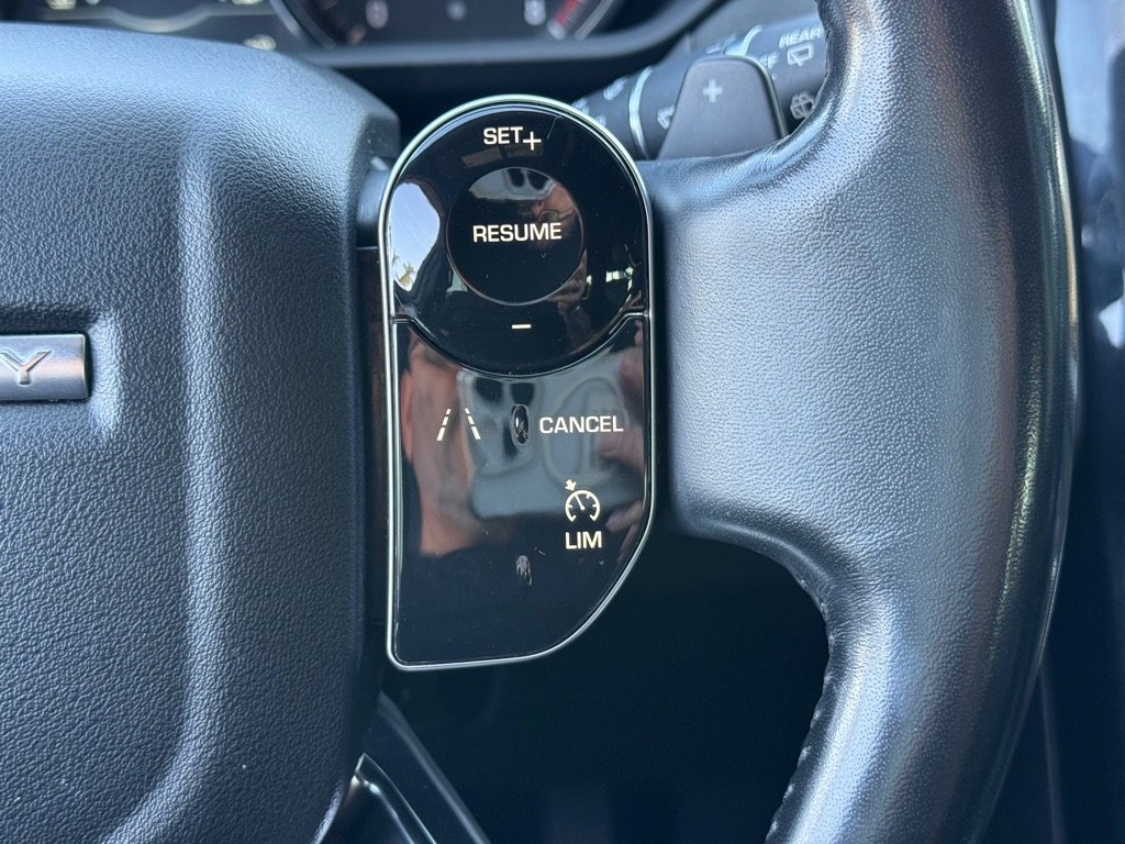 Used 2019 Land Rover Discovery SE image 23