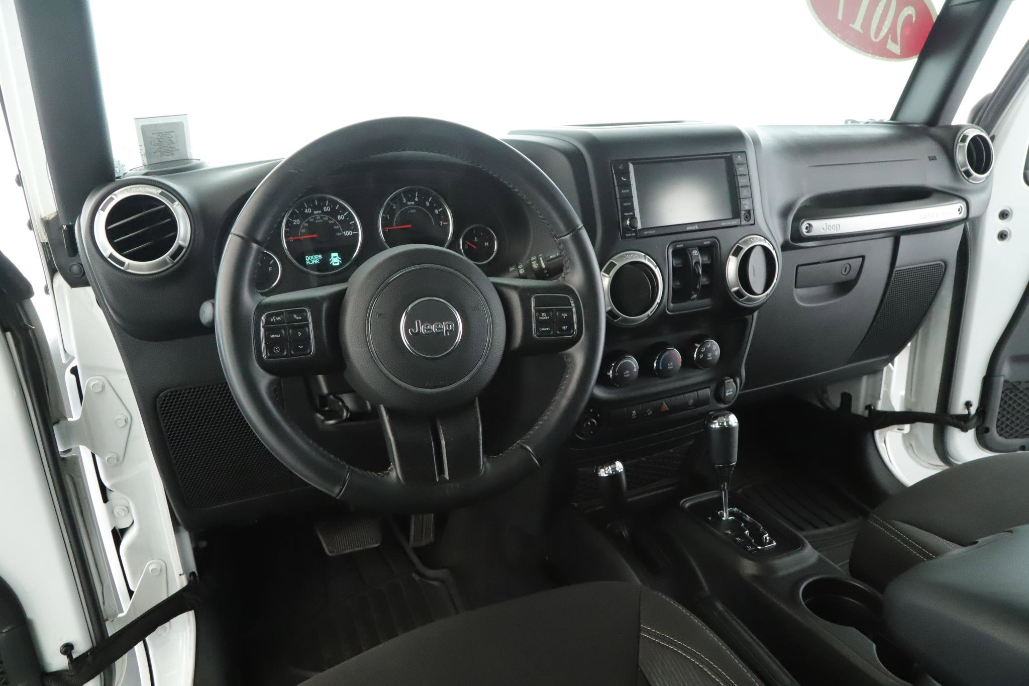 Used 2017 Jeep Wrangler Unlimited Sahara w/ Connectivity Group AWD/4WD image 2