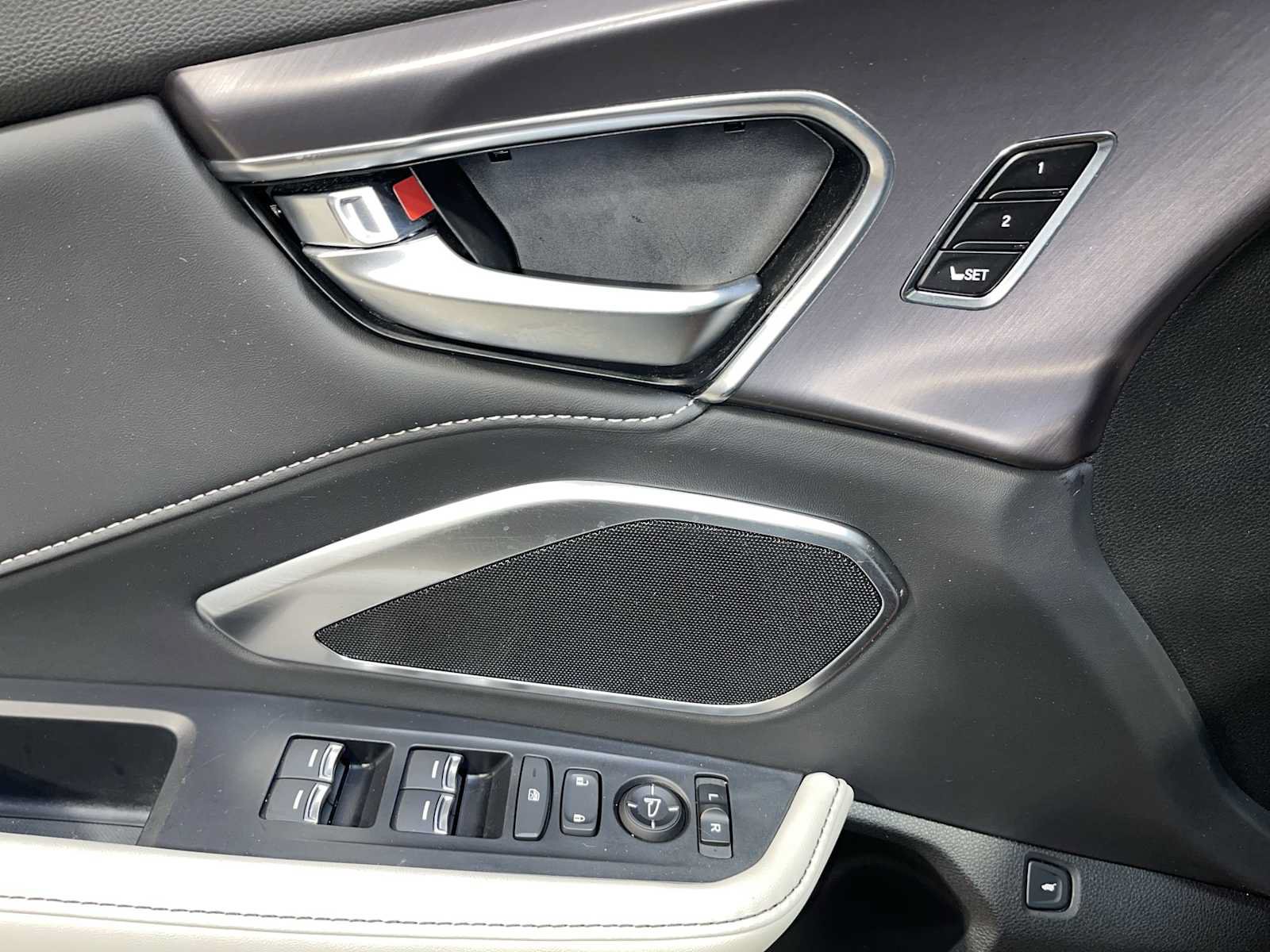 Certified 2025 Acura RDX SH-AWD image 23