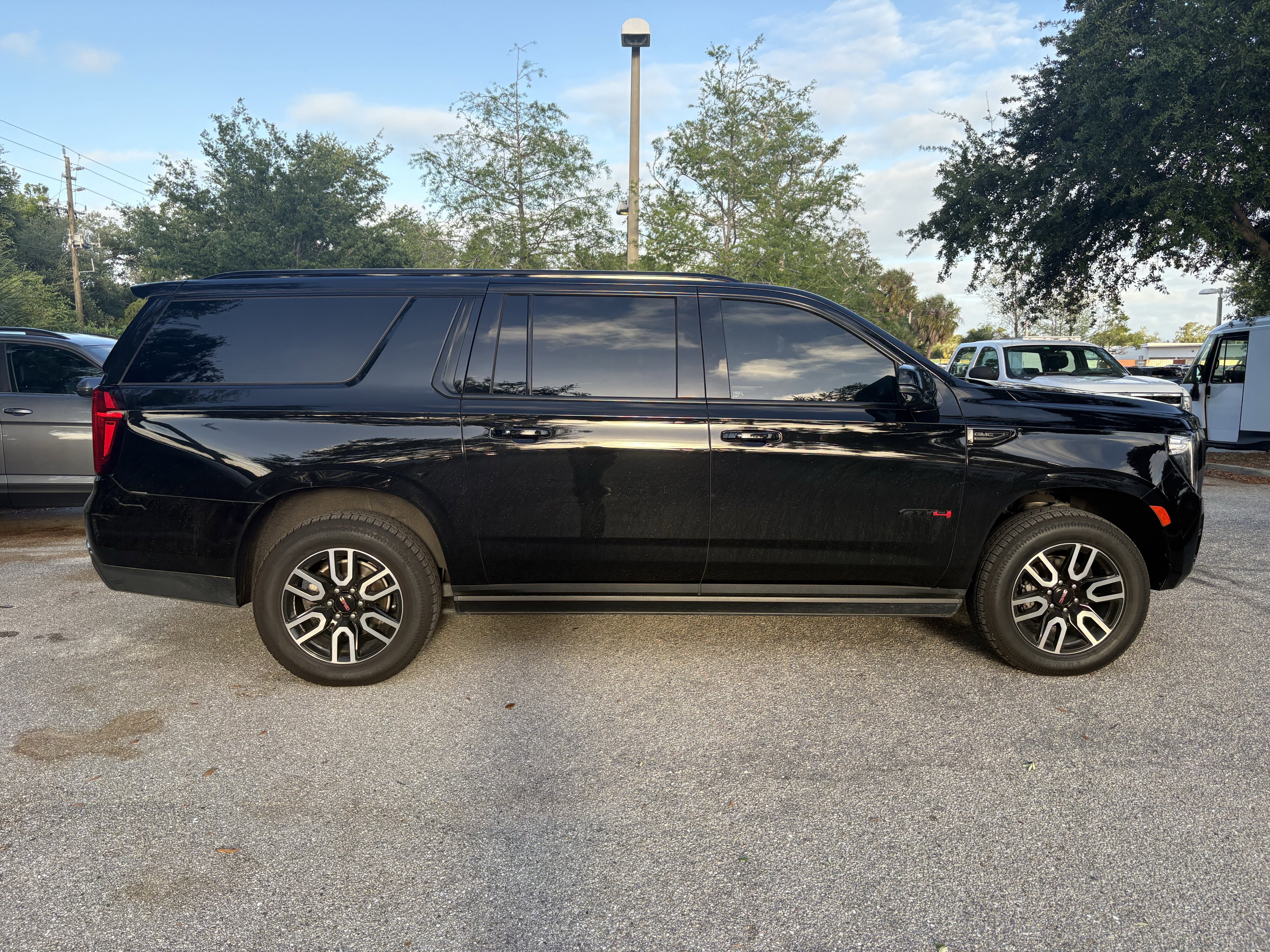 Used 2023 GMC Yukon XL AT4 w/ AT4 Premium Plus Package image 7