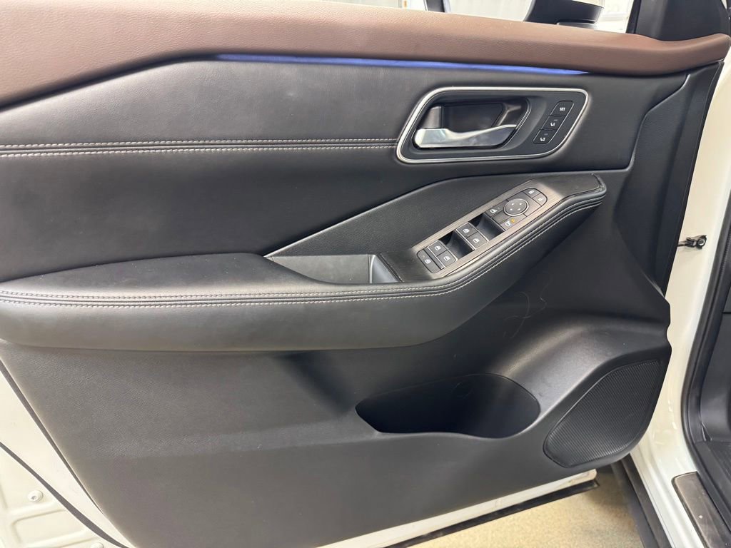 Used 2023 Nissan Rogue Platinum AWD/4WD image 8