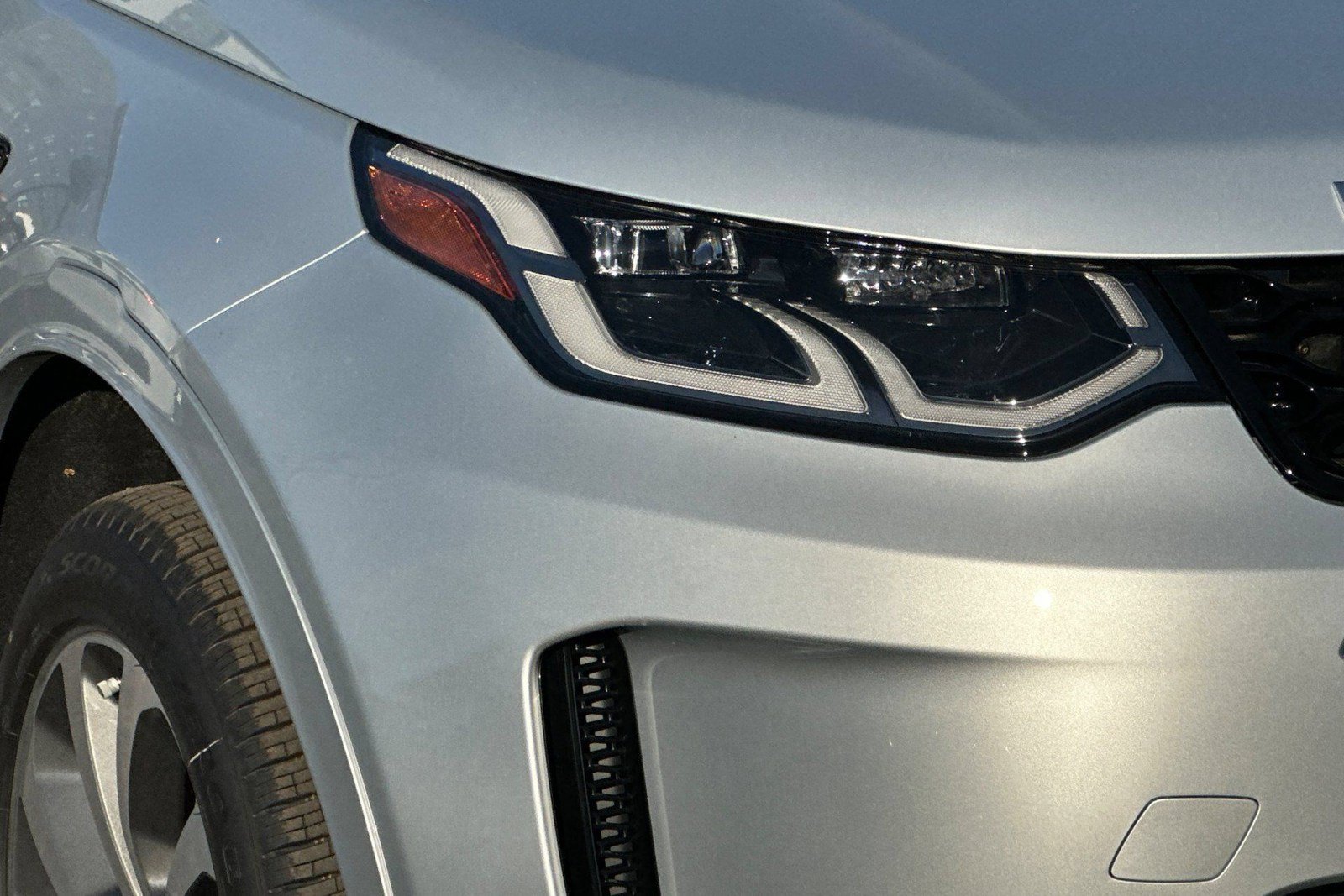 New 2025 Land Rover Discovery Sport S AWD/4WD image 9