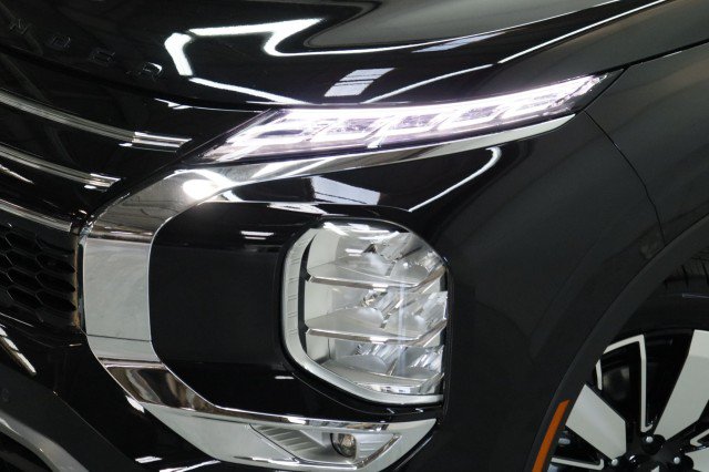New 2026 Mitsubishi Outlander SEL FWD image 2