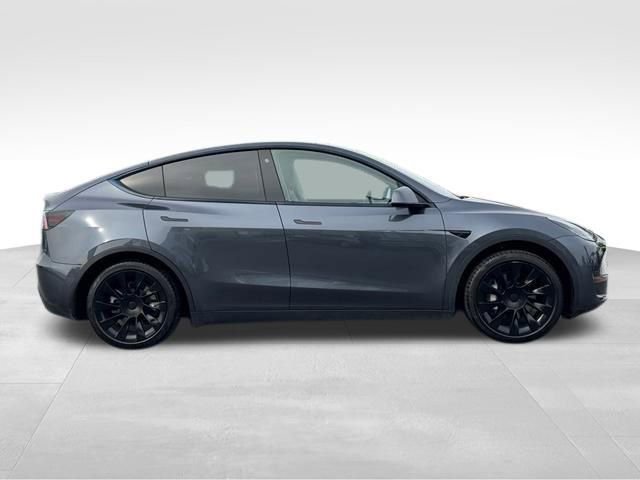 Used 2022 Tesla Model Y Long Range image 2