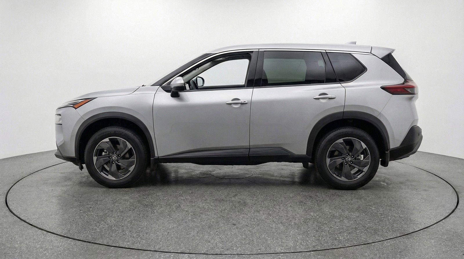Used 2025 Nissan Rogue SV image 5