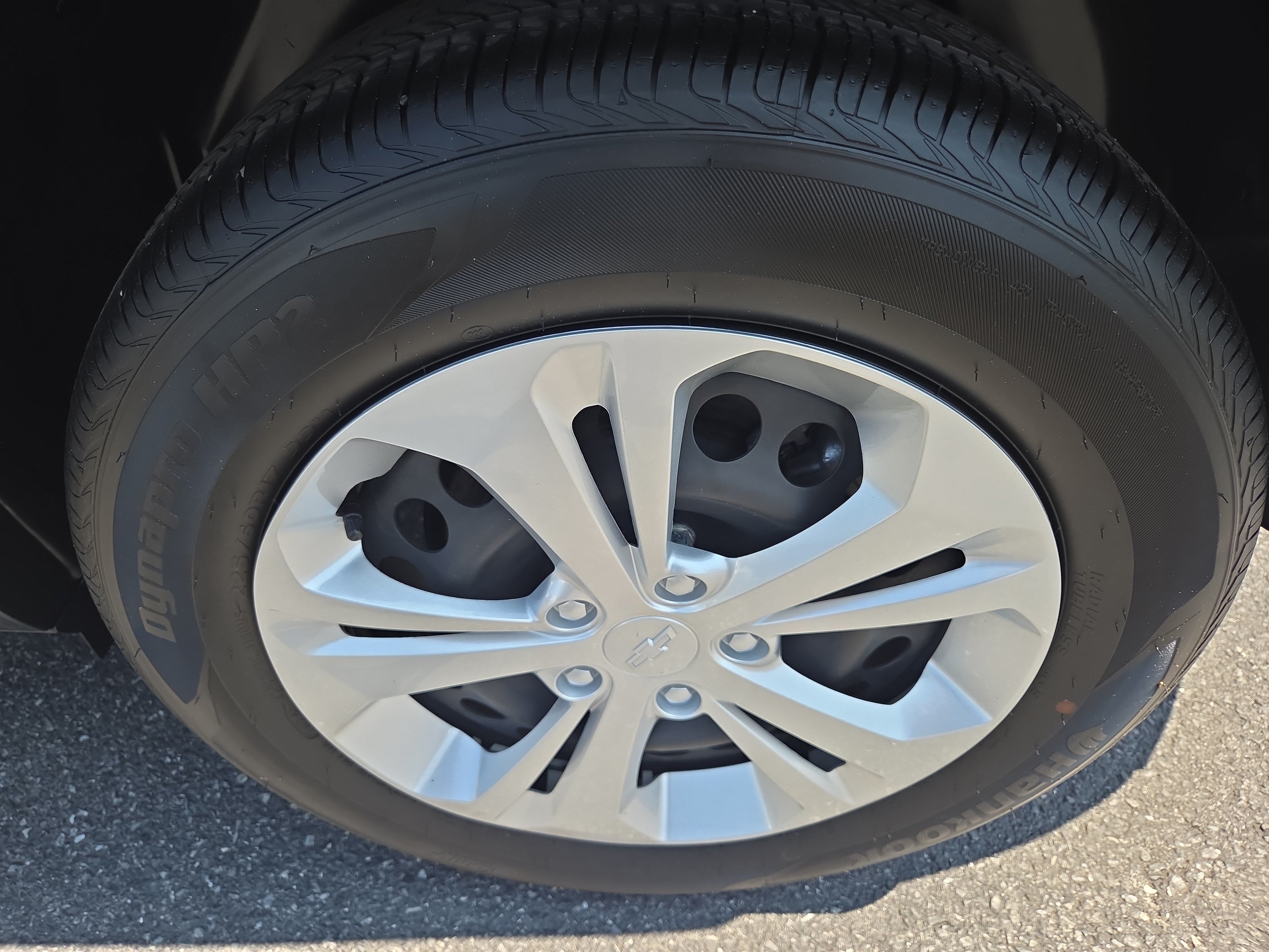 Used 2025 Chevrolet Trax LS FWD image 12