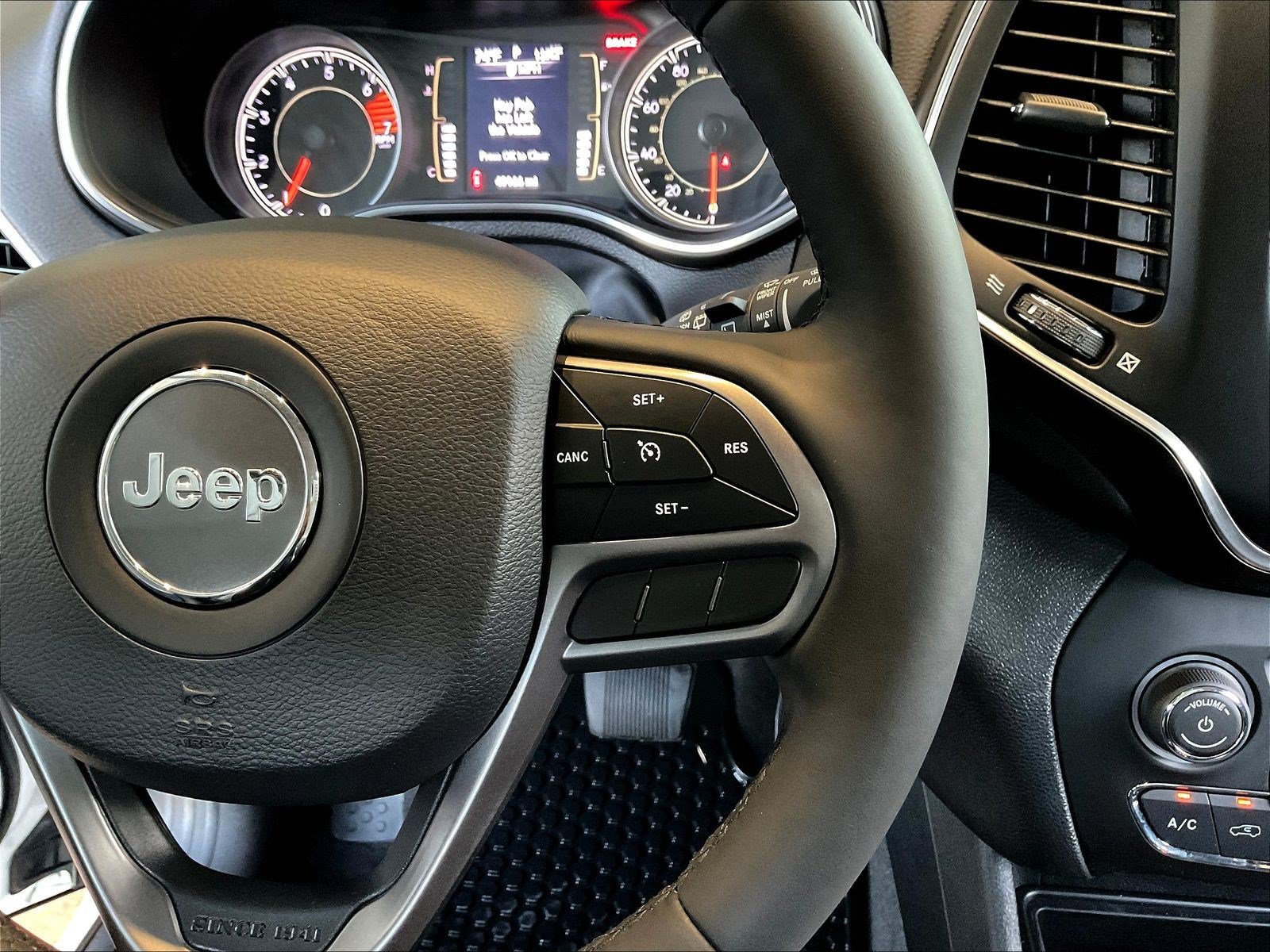 Used 2019 Jeep Cherokee Latitude Plus w/ Comfort/Convenience Group AWD/4WD image 12