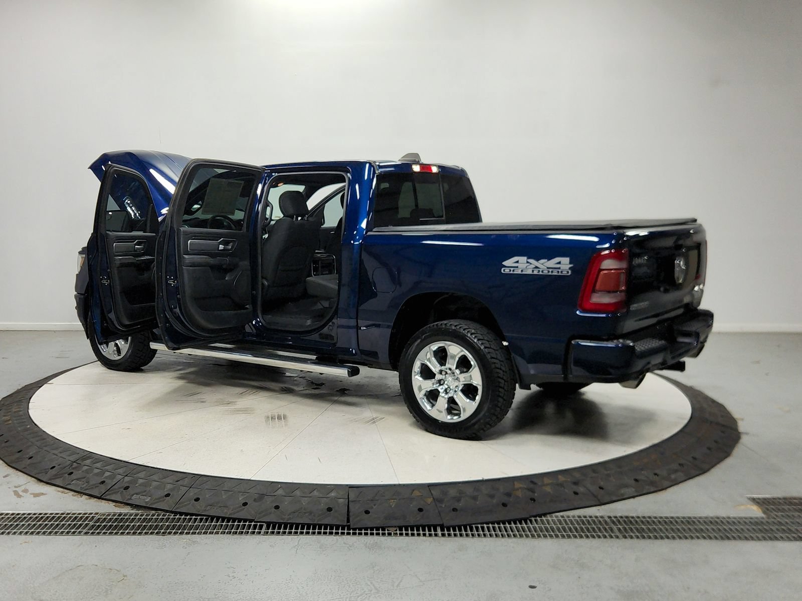 Used 2020 RAM 1500 Big Horn AWD/4WD image 14