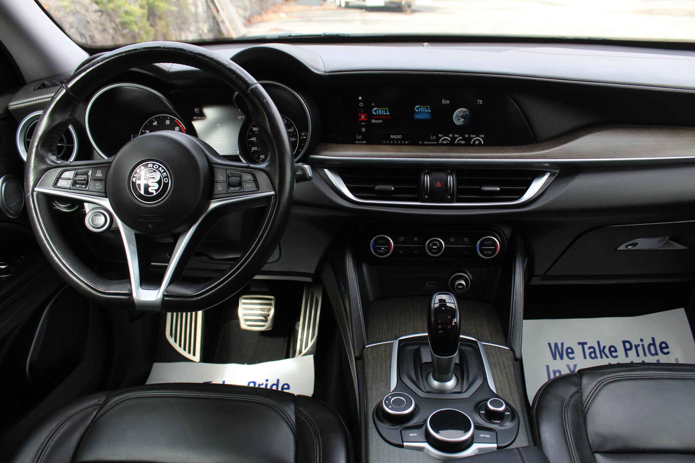 Used 2019 Alfa Romeo Stelvio Ti Lusso w/ Quick Order Package 22X Lusso AWD/4WD image 19