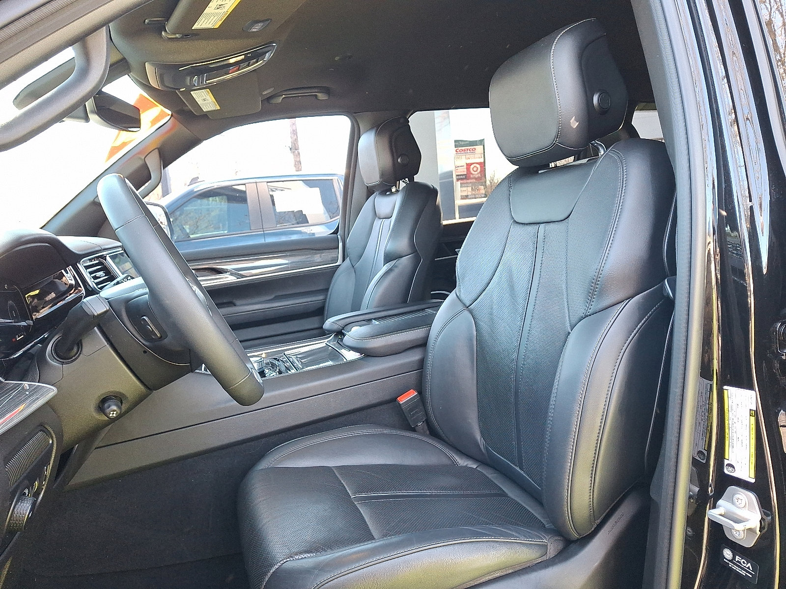 Certified 2022 Jeep Wagoneer Series III w/ Flexible Seating Group AWD/4WD image 13