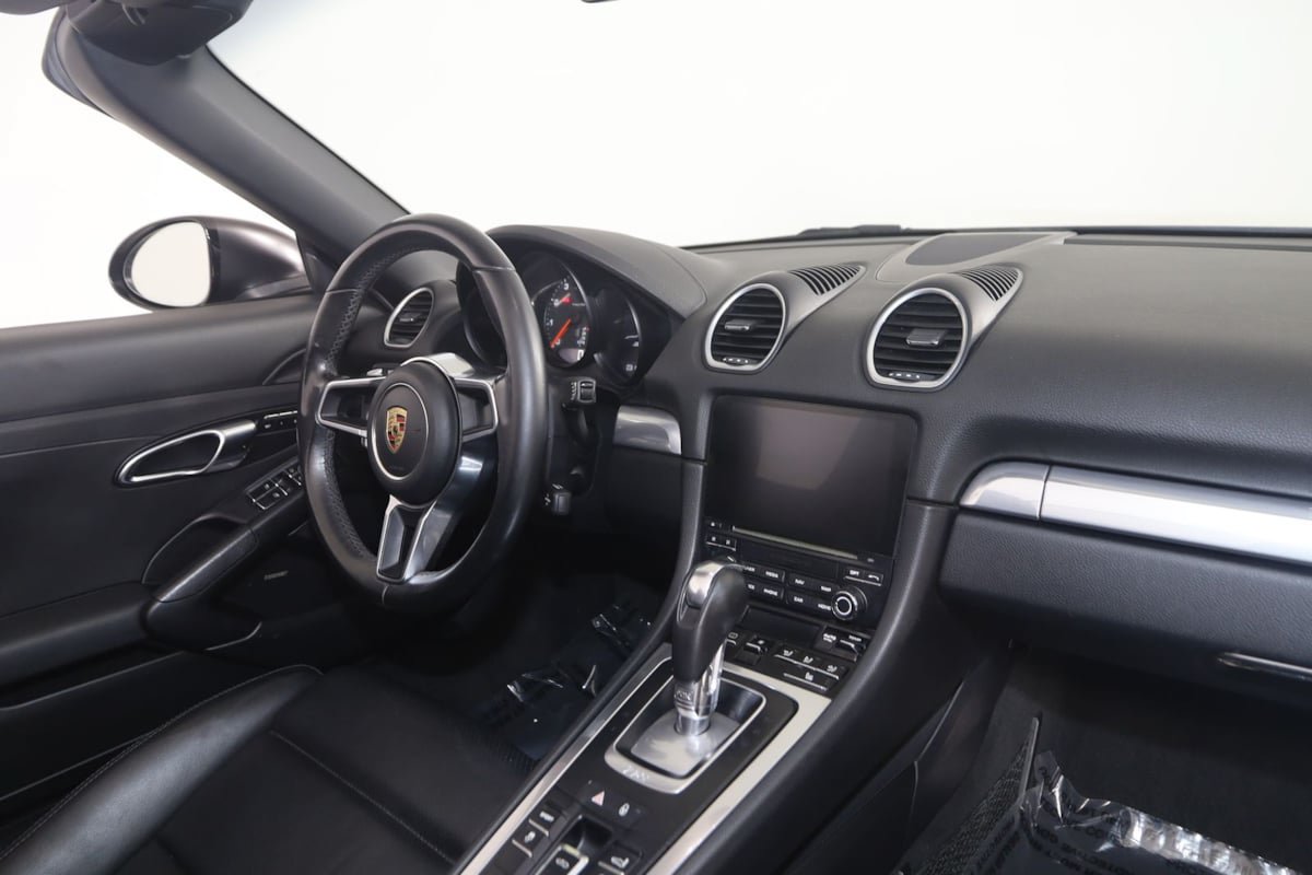 Used 2017 Porsche 718 Boxster RWD image 32