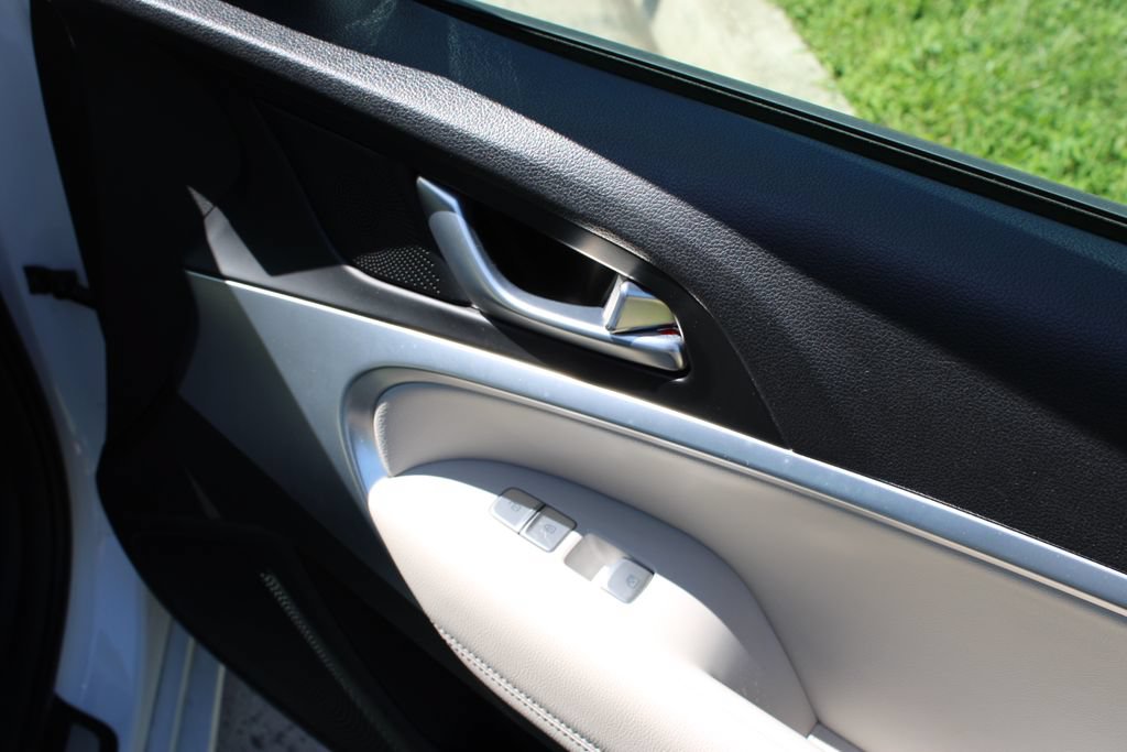Used 2024 Genesis G70 2.5T image 22