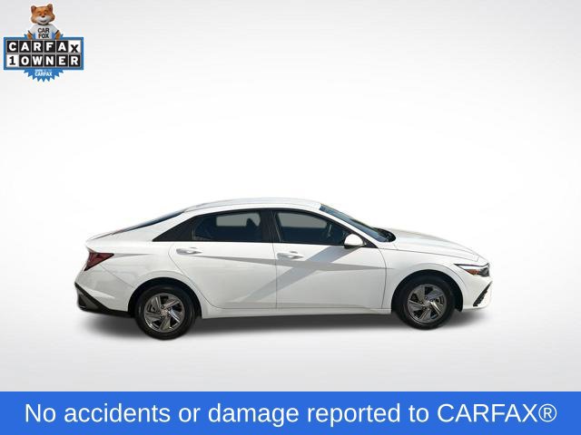 Used 2024 Hyundai Elantra SE FWD image 2