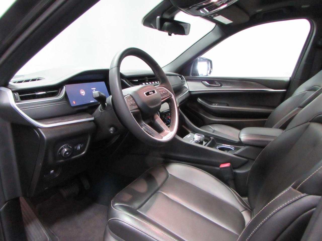 Used 2024 Jeep Grand Cherokee L Limited w/ Luxury Tech Group II AWD/4WD image 13