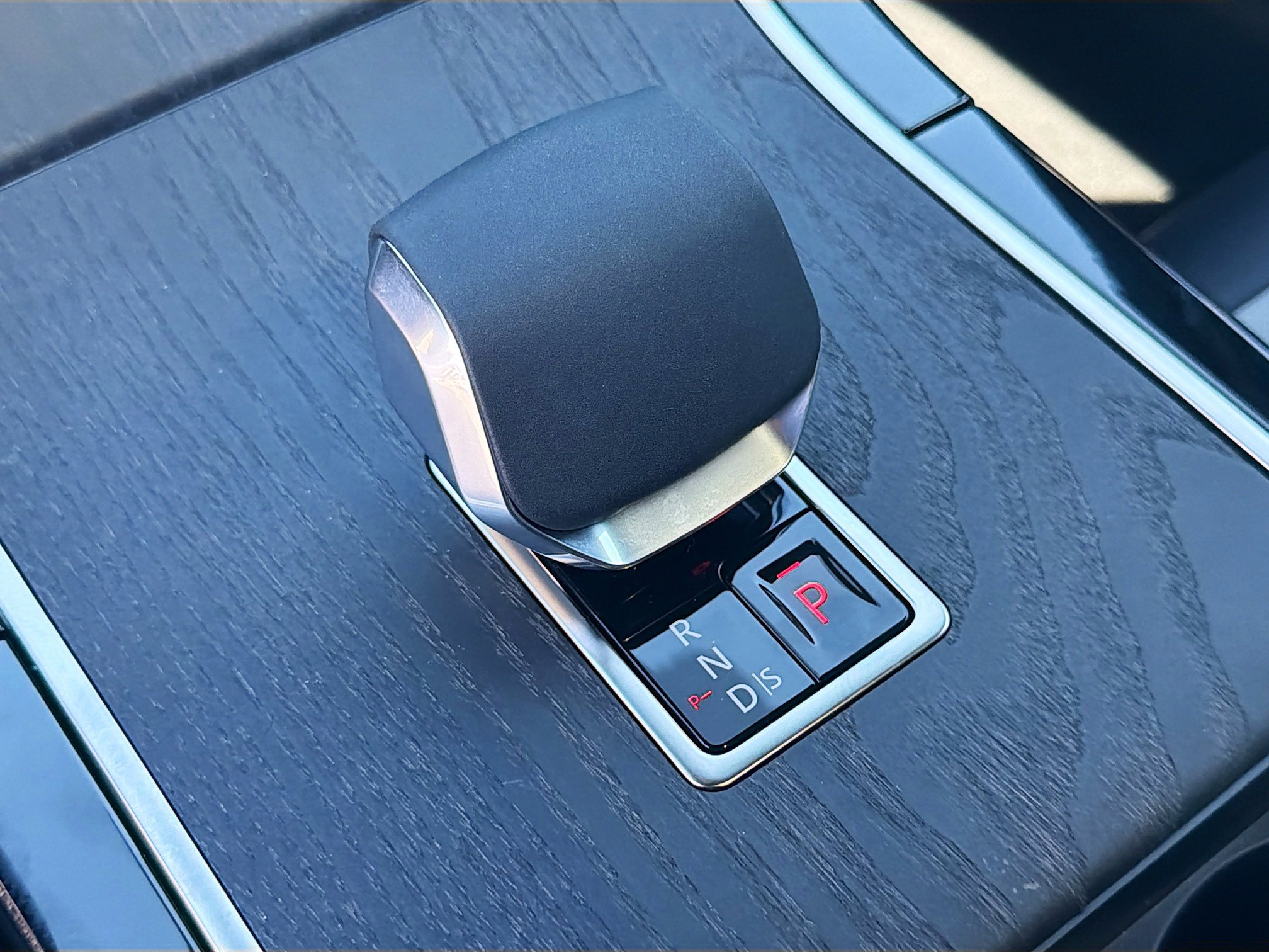 New 2026 Land Rover Range Rover Velar Dynamic SE image 28