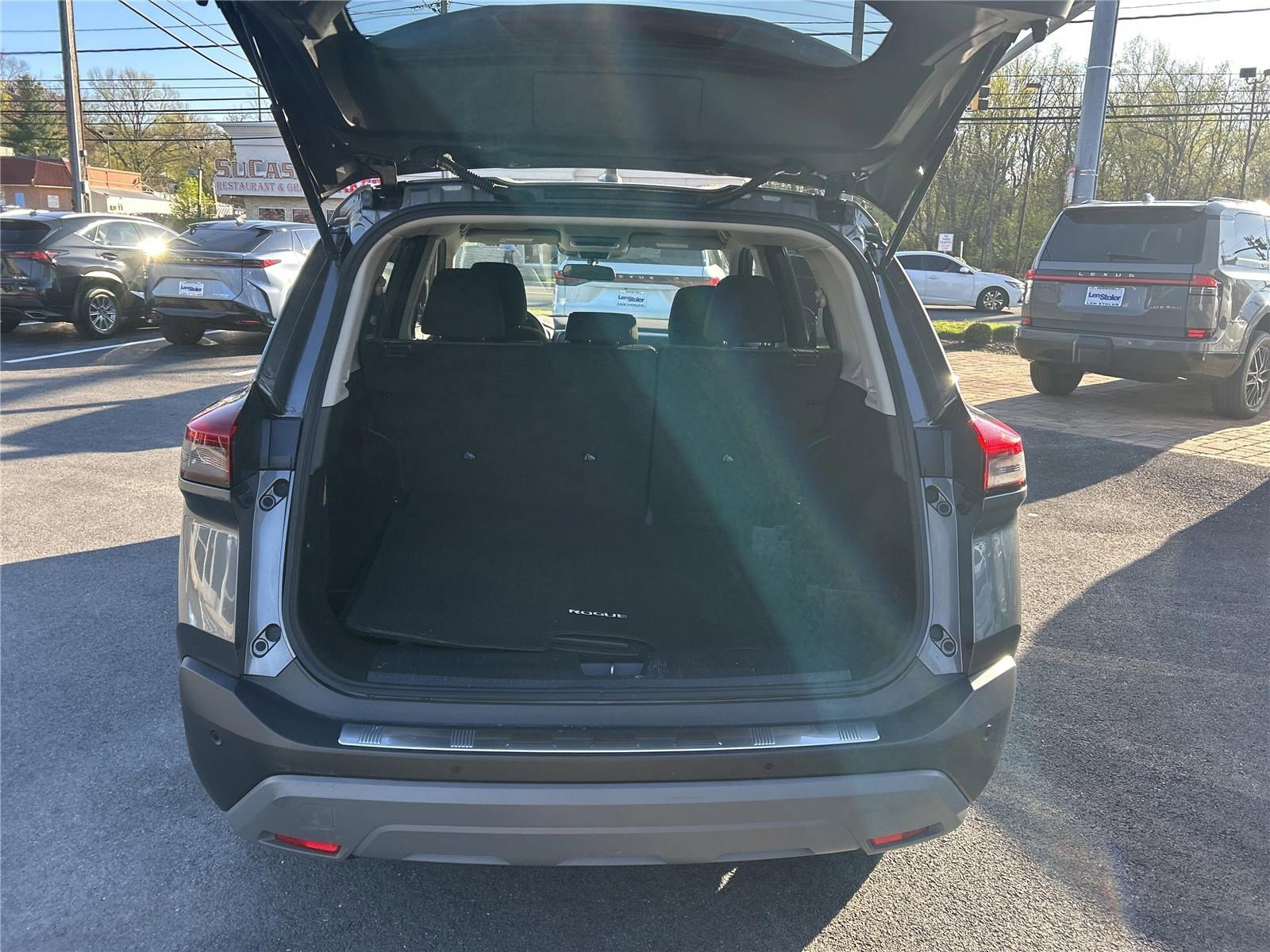 Used 2023 Nissan Rogue SV image 12