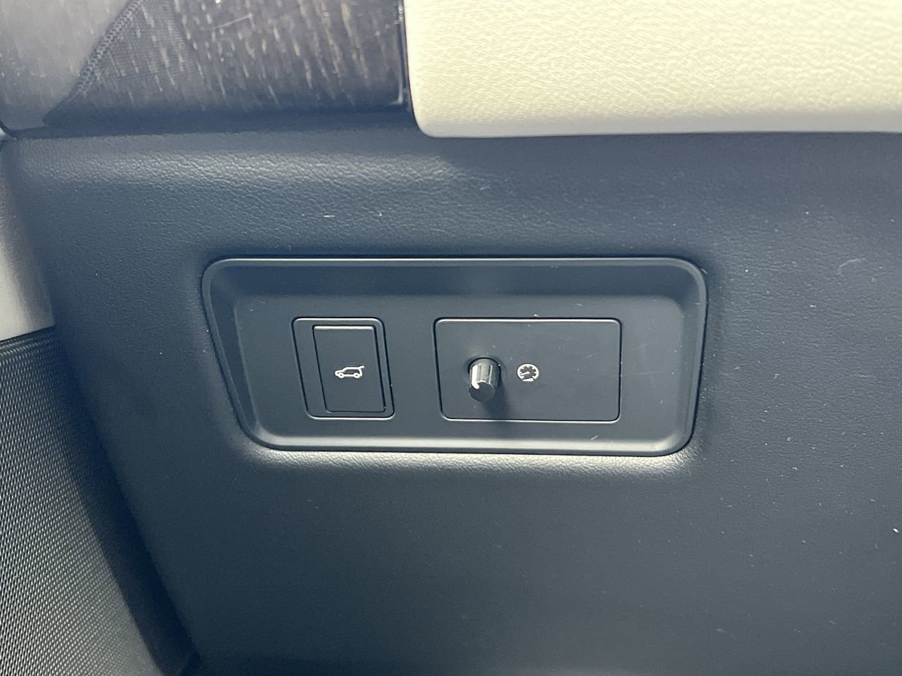 Used 2016 Land Rover Range Rover Sport HSE image 17