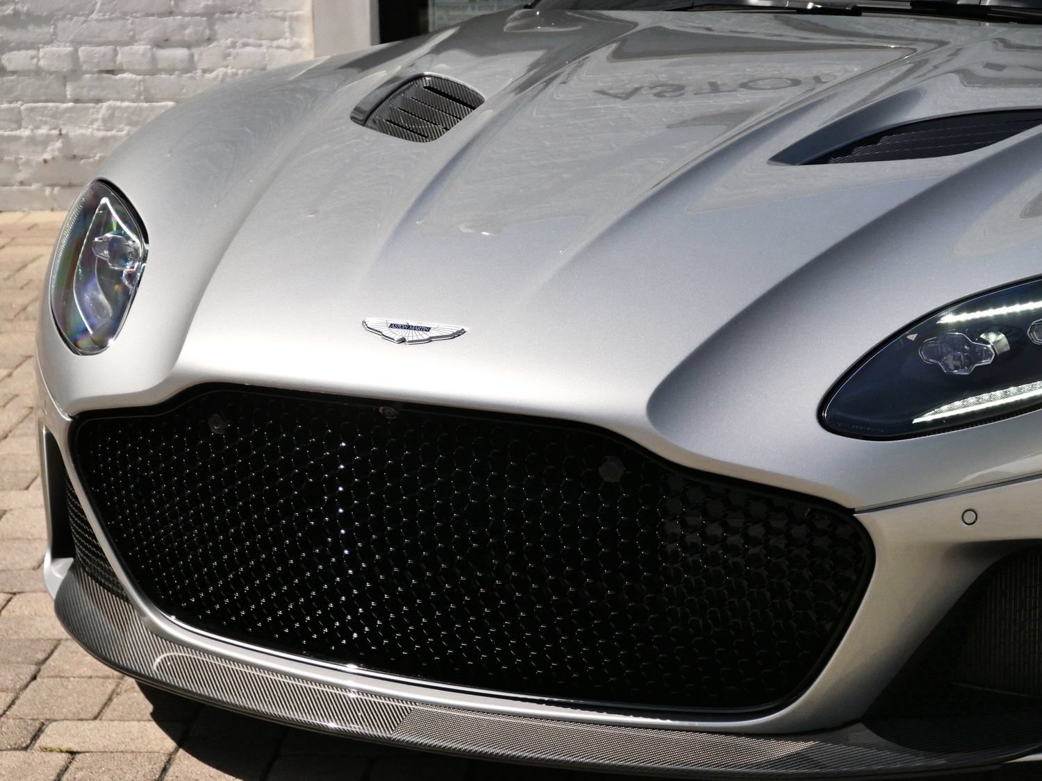 Used 2023 Aston Martin DBS Coupe RWD image 21