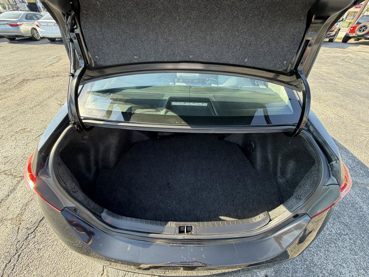 Used 2018 Toyota Corolla LE FWD image 13