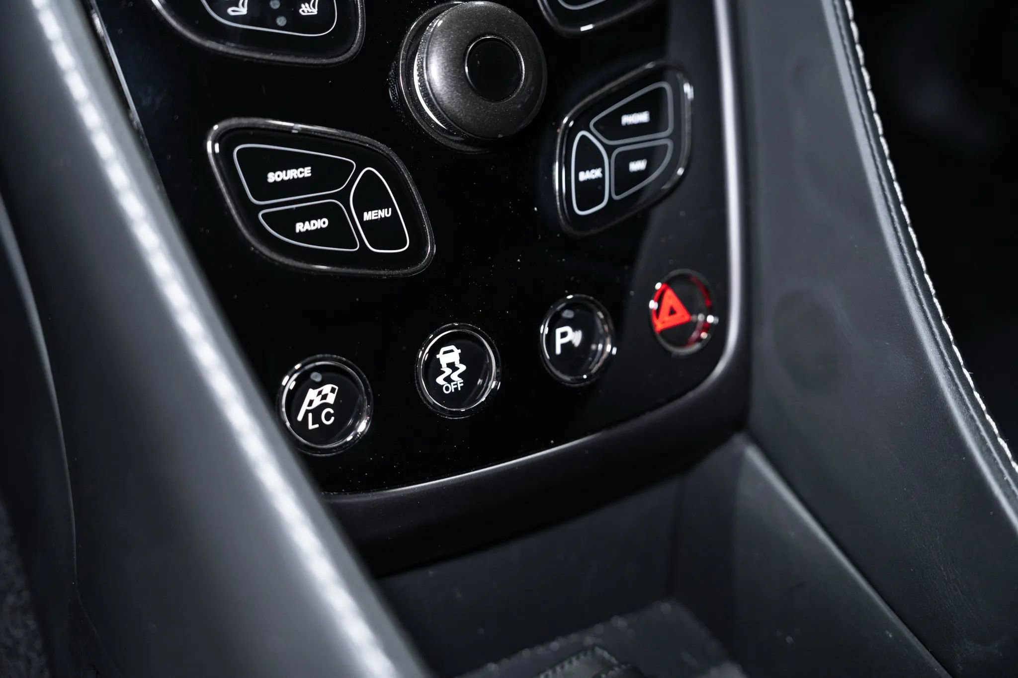 Used 2017 Aston Martin Vanquish Coupe image 25