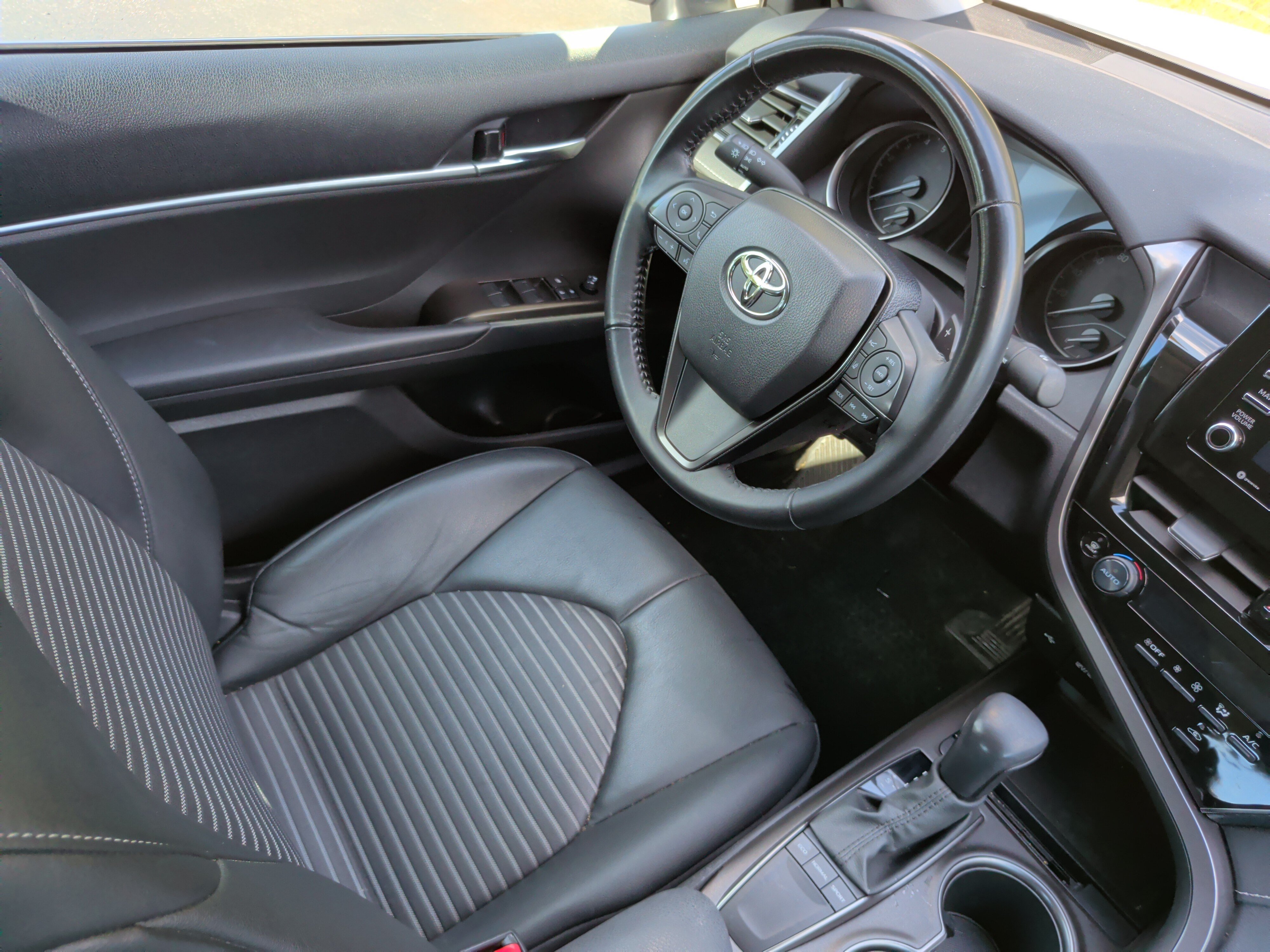 Used 2022 Toyota Camry SE w/ Carpet Mat Package (TMS) FWD image 30