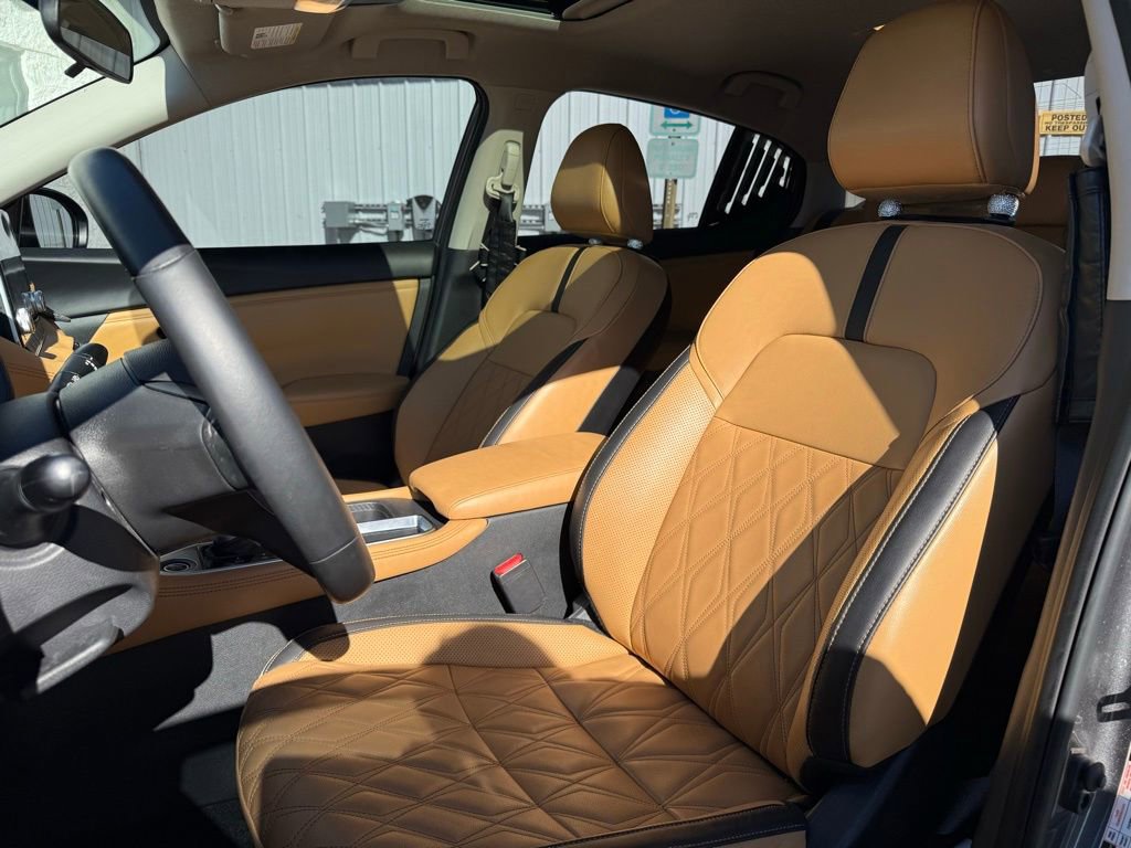 Used 2024 Nissan Sentra SV w/ SV Premium Package image 7