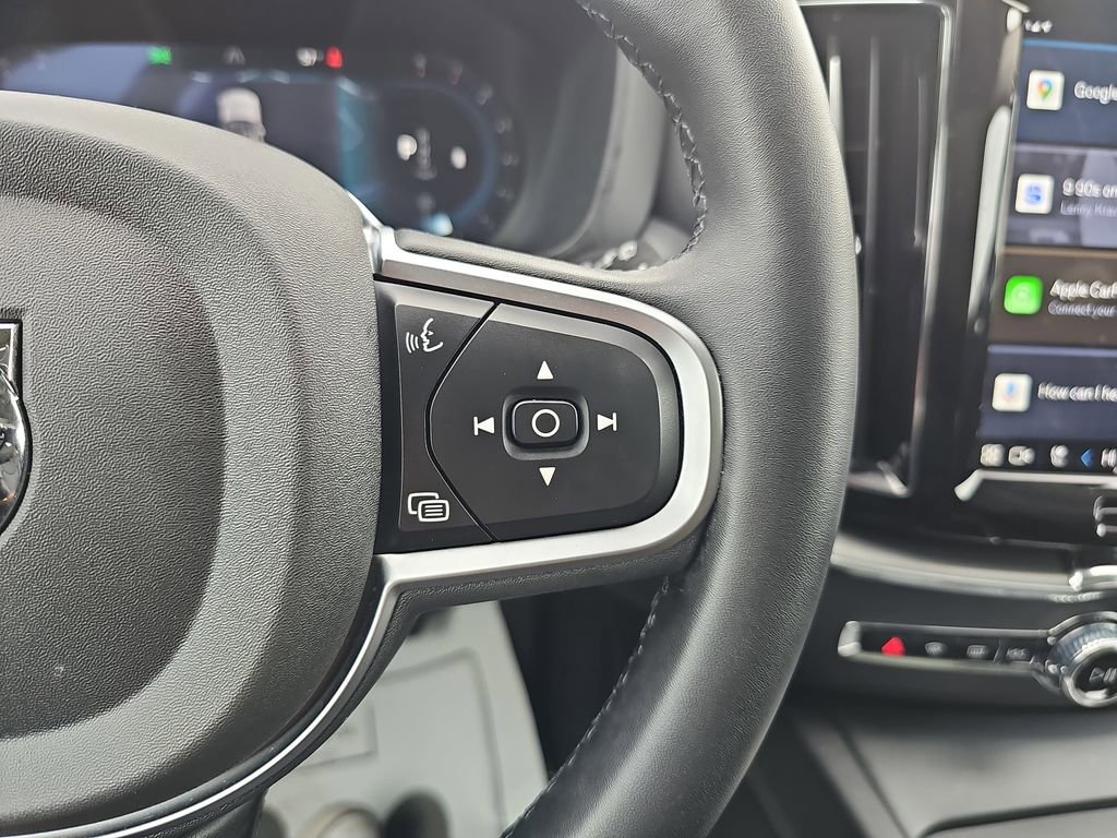 Used 2025 Volvo XC60 B5 Core image 22