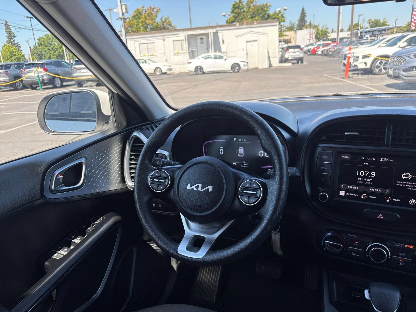 Used 2025 Kia Soul LX w/ LX Technology Package FWD image 32