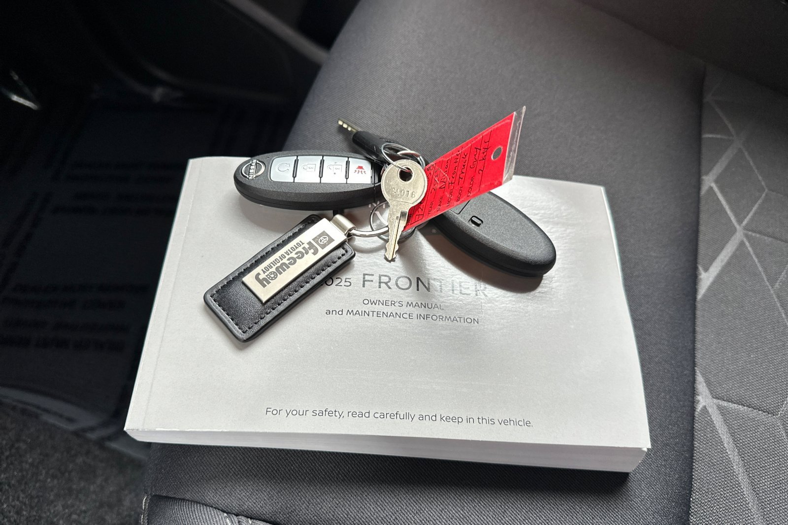 Used 2025 Nissan Frontier SV w/ SV Convenience Package image 11