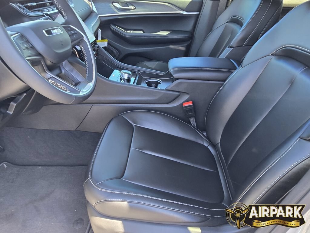 New 2025 Jeep Grand Cherokee L Limited w/ Black Appearance Package AWD/4WD image 22