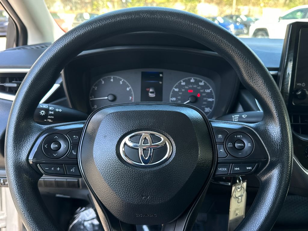 Used 2025 Toyota Corolla LE image 21