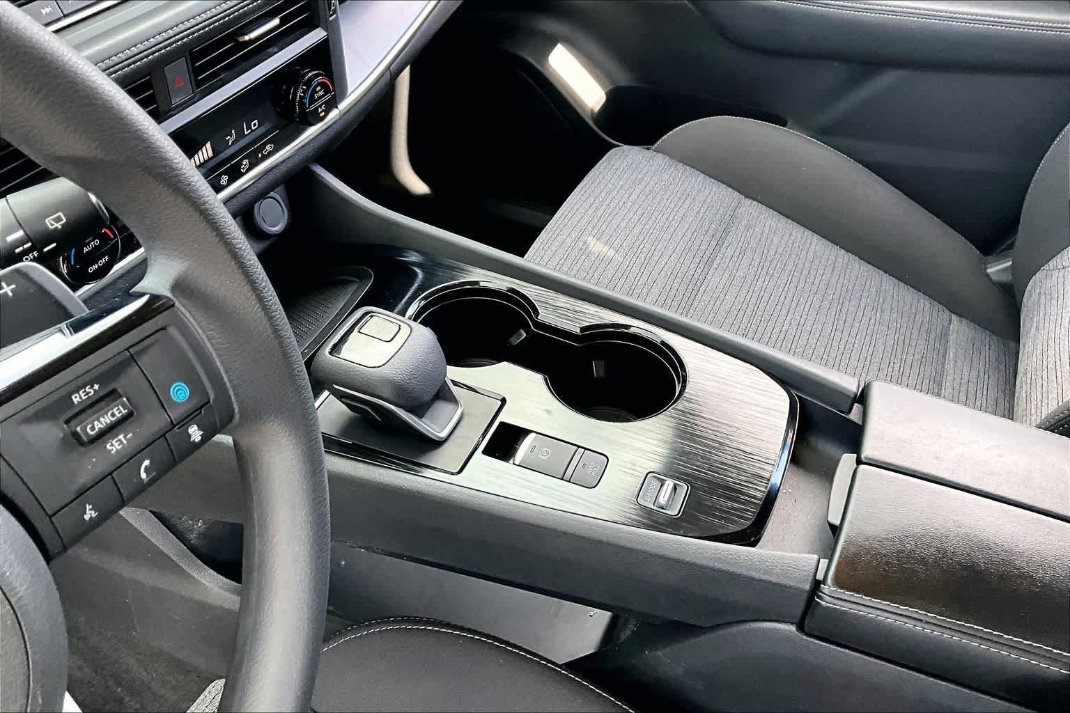 Certified 2023 Nissan Rogue SV FWD image 15
