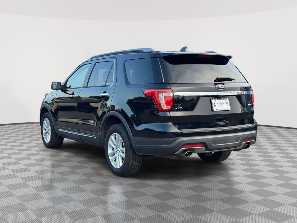 Used 2018 Ford Explorer XLT AWD/4WD image 5