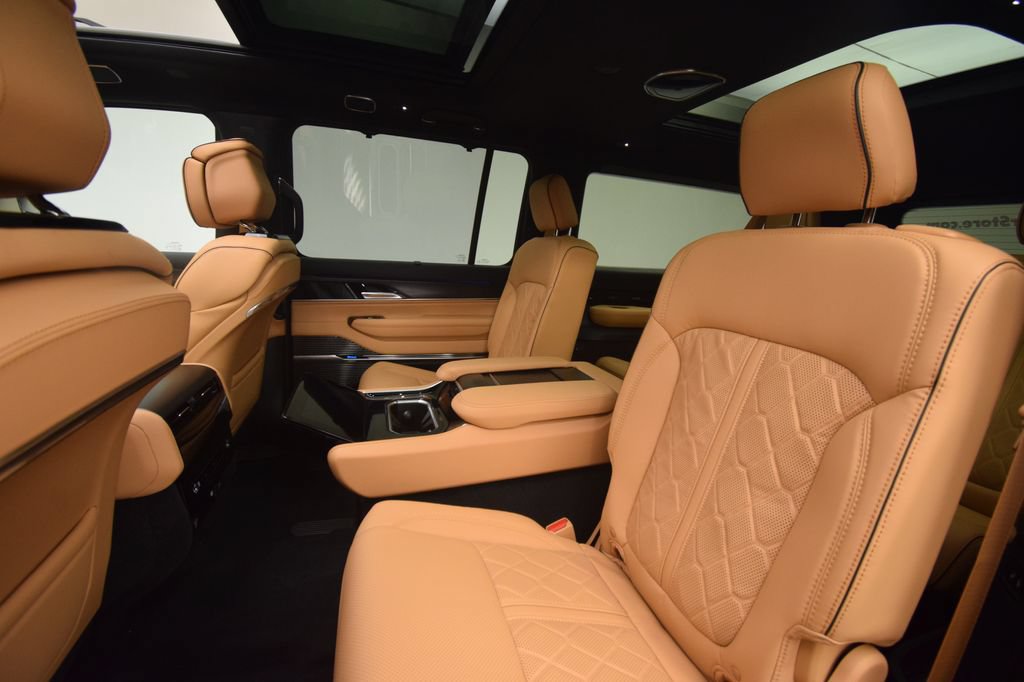 New 2026 Jeep Grand Wagoneer L Summit AWD/4WD image 39