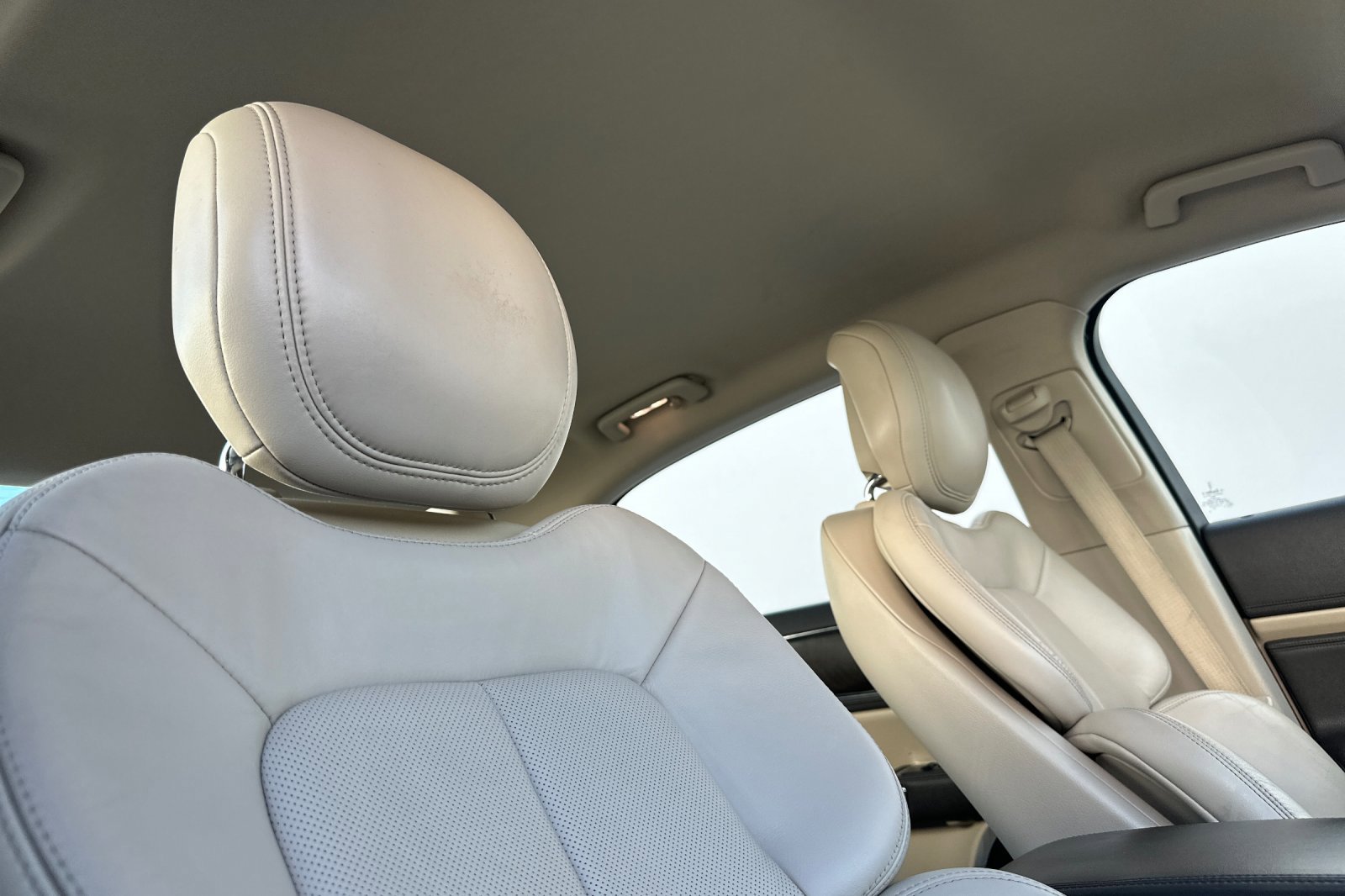 Used 2017 Lincoln Continental Select image 19