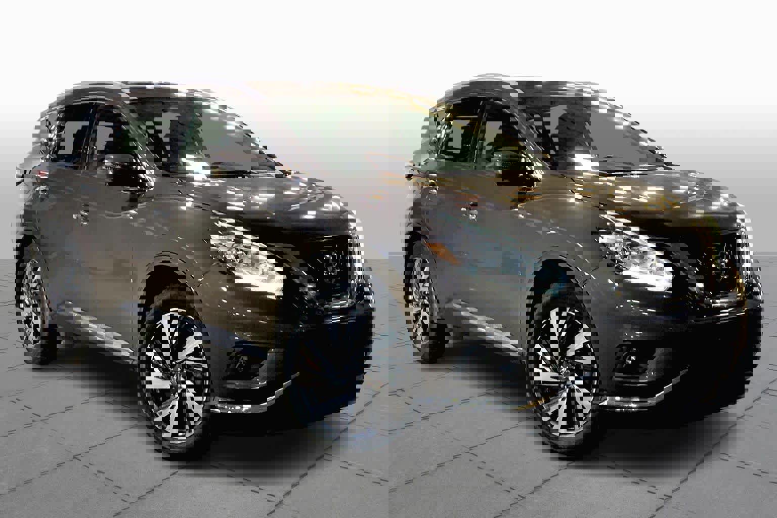 Used 2017 Nissan Murano Platinum w/ Platinum Technology Package image 2