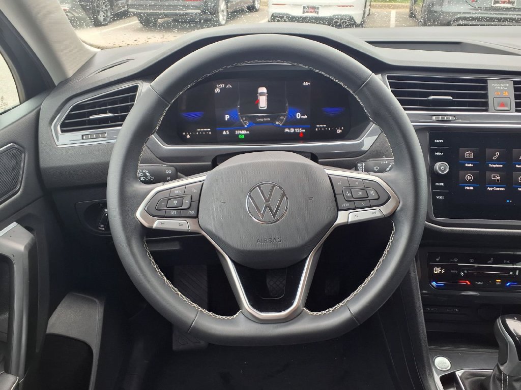 Used 2023 Volkswagen Tiguan SE AWD/4WD image 17