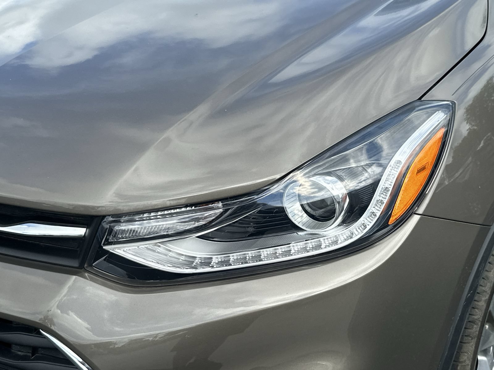 Used 2020 Chevrolet Trax LT w/ LT Convenience Package FWD image 11
