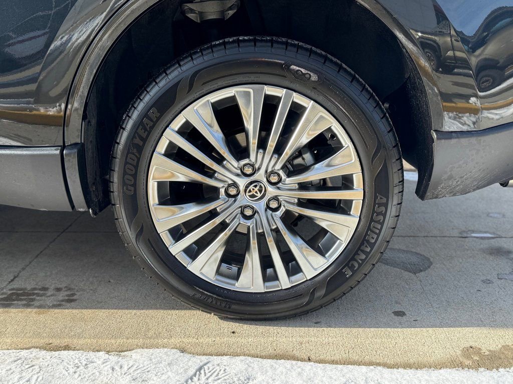 Used 2024 Toyota Venza Limited image 7