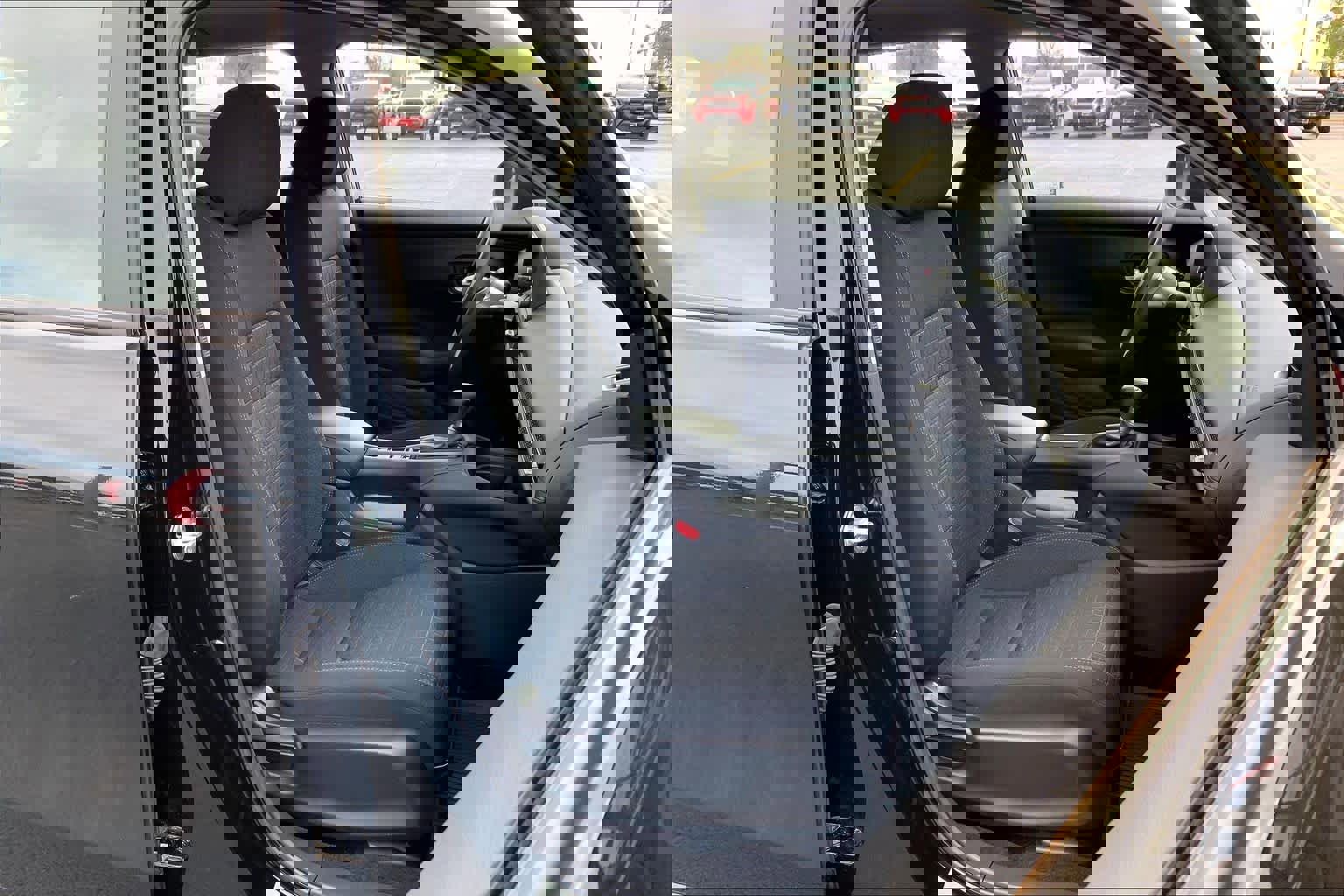 Used 2025 Honda HR-V LX image 9