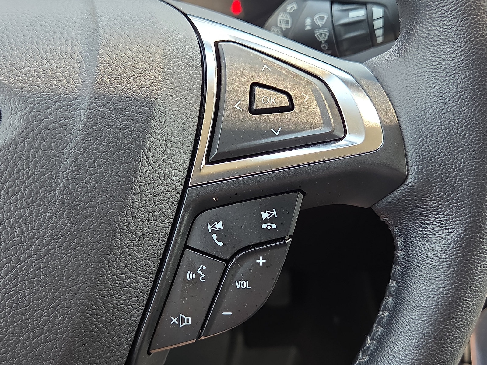 Used 2023 Ford Edge Titanium w/ Equipment Group 301A AWD/4WD image 22